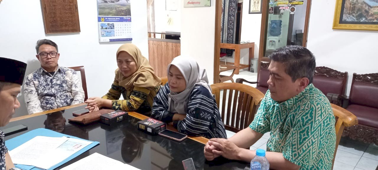 Penandatanganan Surat Akta Notaris Lembaga